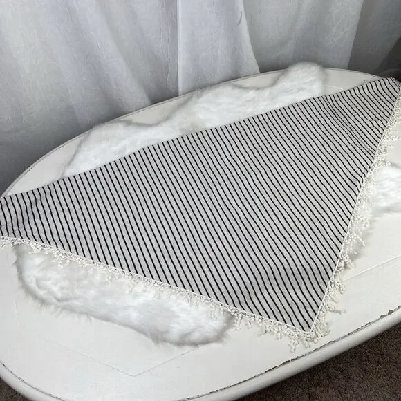 ⚓️ NWOT Oatmeal Black Striped Triangle Bandanna Scarf Lace Fringe Forever 21 OS - Picture 3 of 16